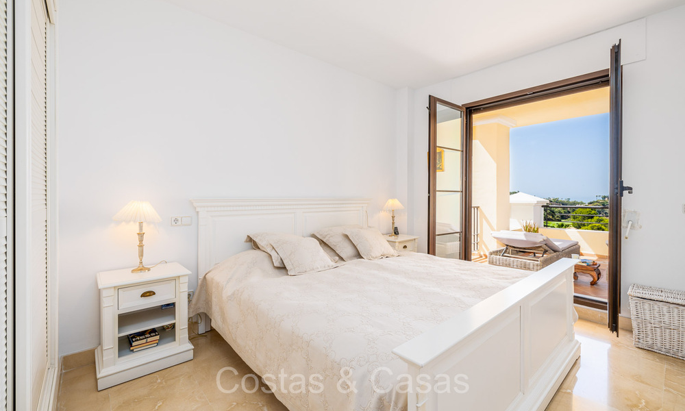 Listo para entrar a vivir, espacioso apartamento de 3 dormitorios en venta rodeado de campos de golf en Benahavis - Marbella 72143