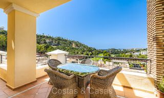 Listo para entrar a vivir, espacioso apartamento de 3 dormitorios en venta rodeado de campos de golf en Benahavis - Marbella 72148 