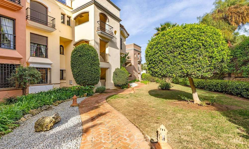 Listo para entrar a vivir, espacioso apartamento de 3 dormitorios en venta rodeado de campos de golf en Benahavis - Marbella 72155