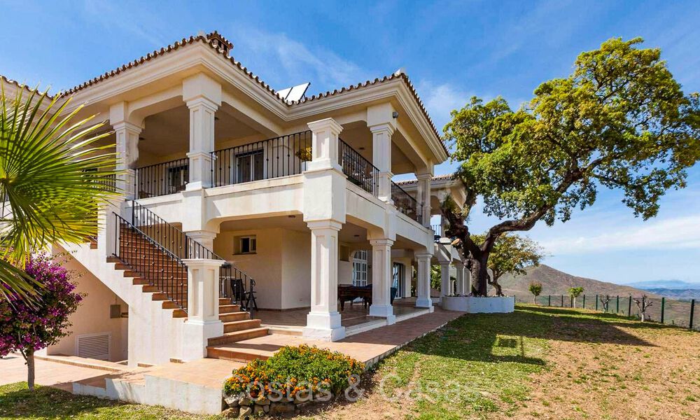 Majestuosa villa de estilo mediterráneo en venta, con vistas al mar, en un entorno natural al este de Marbella centro 72163