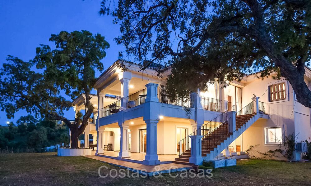 Majestuosa villa de estilo mediterráneo en venta, con vistas al mar, en un entorno natural al este de Marbella centro 72165