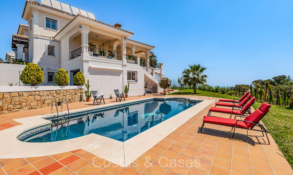 Majestuosa villa de estilo mediterráneo en venta, con vistas al mar, en un entorno natural al este de Marbella centro 72172