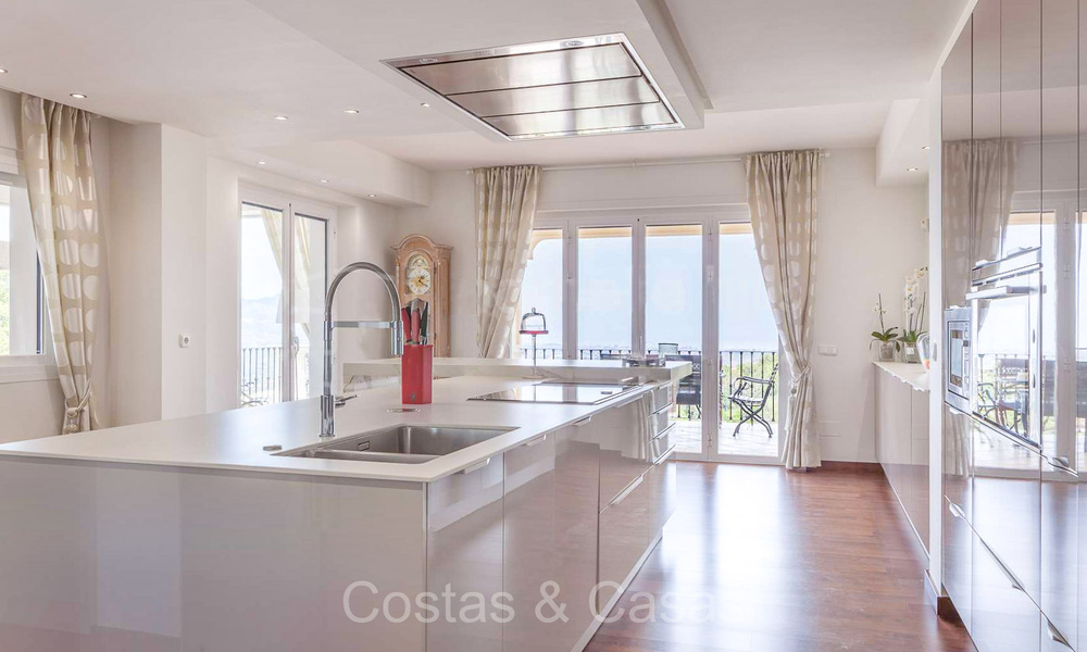 Majestuosa villa de estilo mediterráneo en venta, con vistas al mar, en un entorno natural al este de Marbella centro 72178