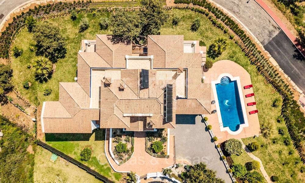 Majestuosa villa de estilo mediterráneo en venta, con vistas al mar, en un entorno natural al este de Marbella centro 72180