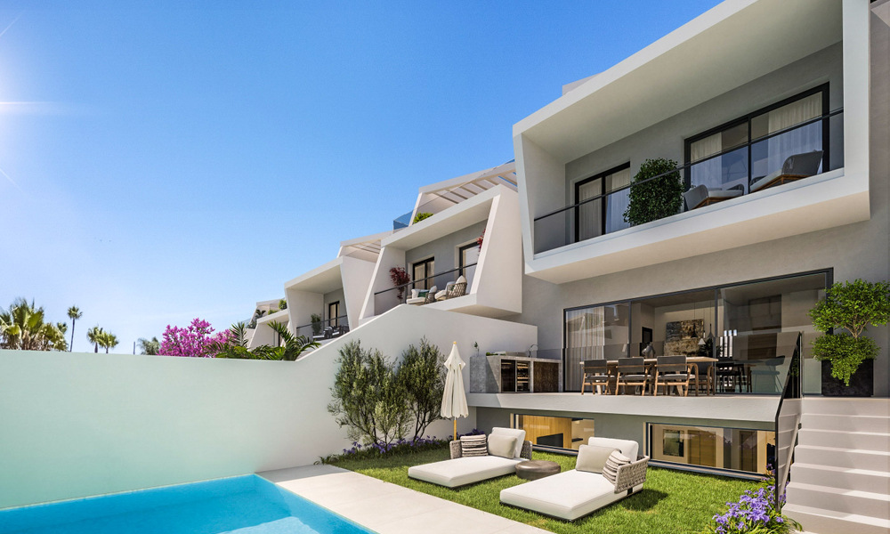 Villas adosadas de arquitectura nueva construcción en venta en la Nueva Milla de Oro, entre Marbella y Estepona 72190