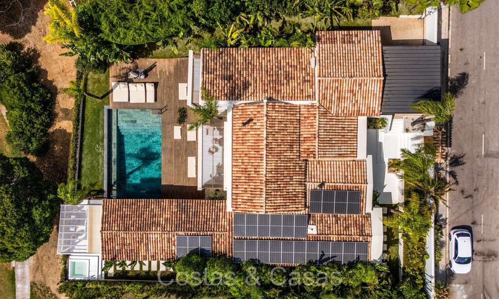 Villa de lujo elegantemente renovada en venta, junto al campo de golf en Nueva Andalucía, Marbella 72290