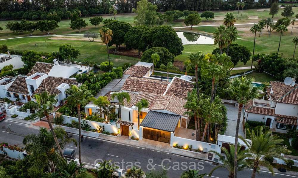 Villa de lujo elegantemente renovada en venta, junto al campo de golf en Nueva Andalucía, Marbella 72293