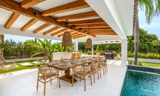 Villa de lujo elegantemente renovada en venta, junto al campo de golf en Nueva Andalucía, Marbella 72328 