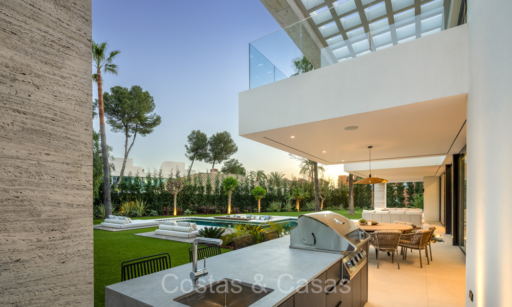 Impresionante villa de diseño contemporáneo en venta en Nueva Andalucía, Marbella 72197