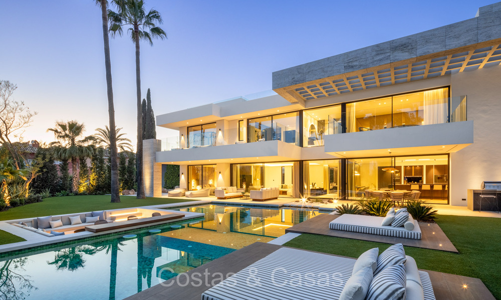 Impresionante villa de diseño contemporáneo en venta en Nueva Andalucía, Marbella 72199