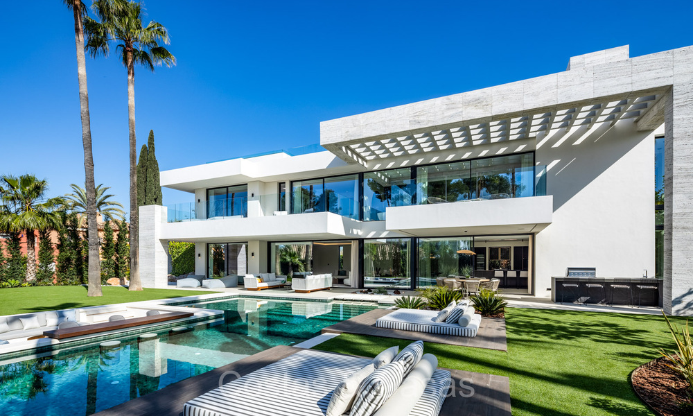 Impresionante villa de diseño contemporáneo en venta en Nueva Andalucía, Marbella 72209