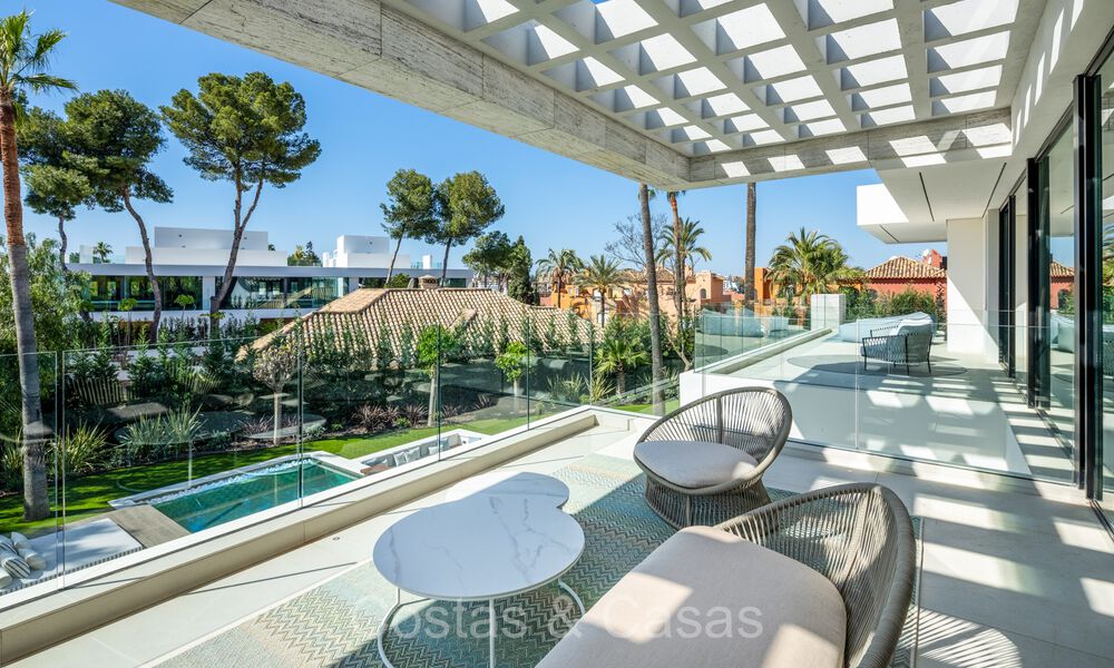 Impresionante villa de diseño contemporáneo en venta en Nueva Andalucía, Marbella 72211