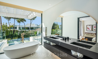 Impresionante villa de diseño contemporáneo en venta en Nueva Andalucía, Marbella 72212 