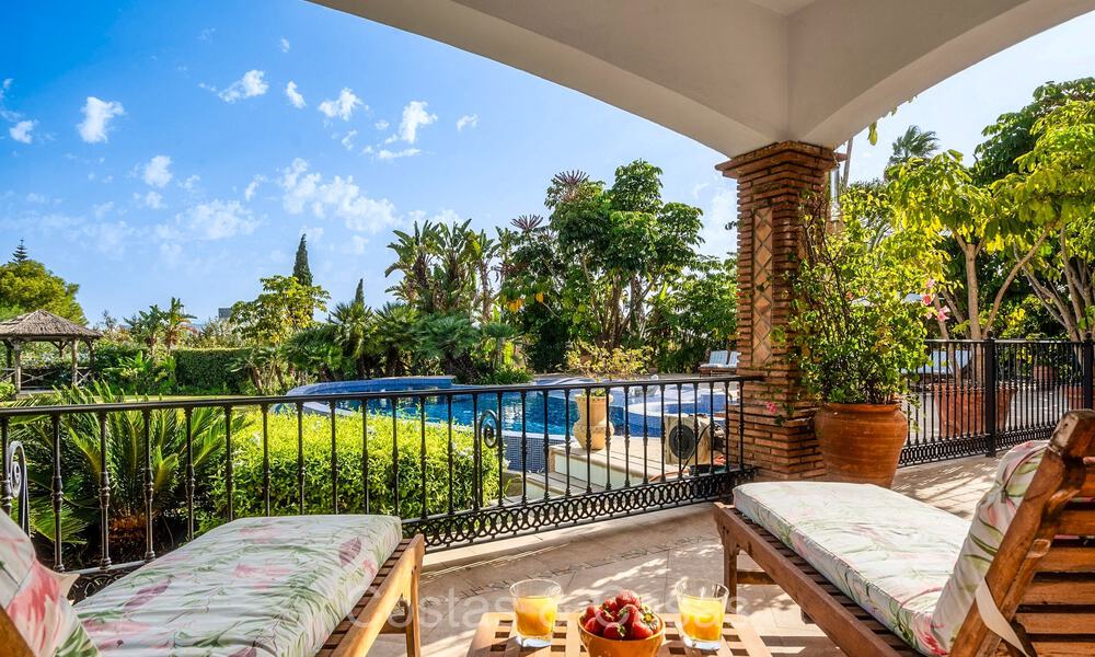 Majestuosa villa de estilo tradicional en venta, con vistas panorámicas al mar en Marbella - Benahavis 72517