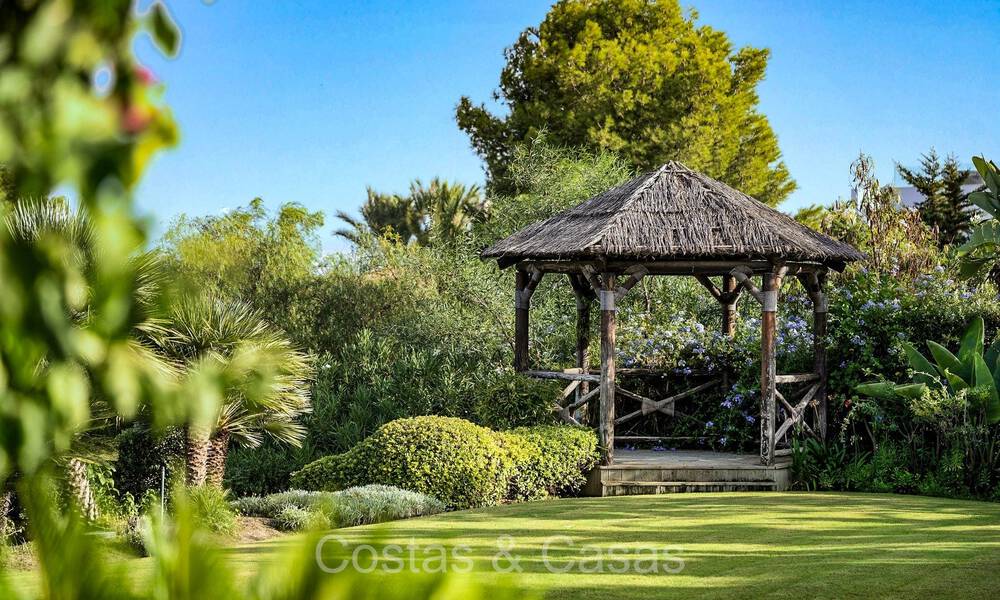 Majestuosa villa de estilo tradicional en venta, con vistas panorámicas al mar en Marbella - Benahavis 72523