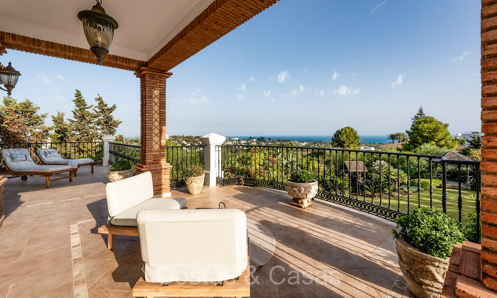 Majestuosa villa de estilo tradicional en venta, con vistas panorámicas al mar en Marbella - Benahavis 72524