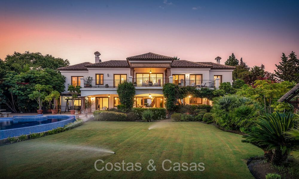 Majestuosa villa de estilo tradicional en venta, con vistas panorámicas al mar en Marbella - Benahavis 72525