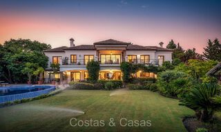 Majestuosa villa de estilo tradicional en venta, con vistas panorámicas al mar en Marbella - Benahavis 72525 