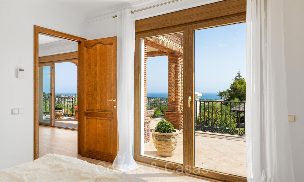 Majestuosa villa de estilo tradicional en venta, con vistas panorámicas al mar en Marbella - Benahavis 72539