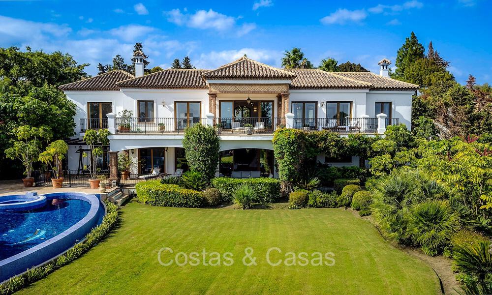 Majestuosa villa de estilo tradicional en venta, con vistas panorámicas al mar en Marbella - Benahavis 72551