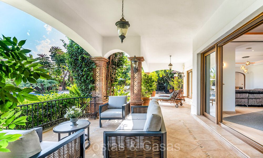 Majestuosa villa de estilo tradicional en venta, con vistas panorámicas al mar en Marbella - Benahavis 72556