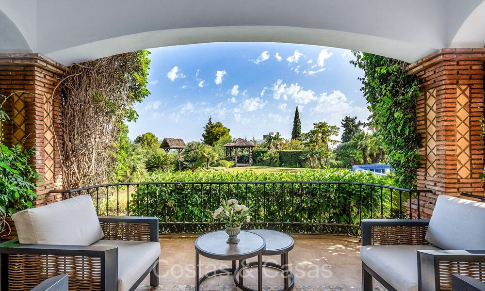 Majestuosa villa de estilo tradicional en venta, con vistas panorámicas al mar en Marbella - Benahavis 72561