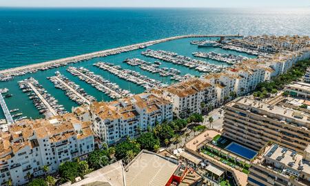 Precioso apartamento reformado con amplia terraza en venta con preciosas vistas en el puerto de Puerto Banús, Marbella 72624