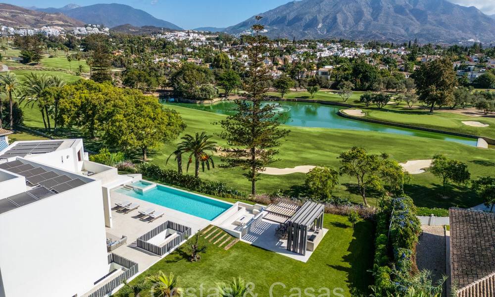 Villa boutique de arquitectura en venta, primera línea de golf Las Brisas en Nueva Andalucía, Marbella 72630