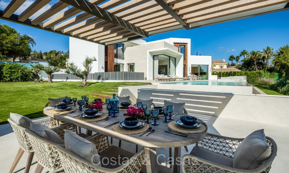 Villa boutique de arquitectura en venta, primera línea de golf Las Brisas en Nueva Andalucía, Marbella 72649