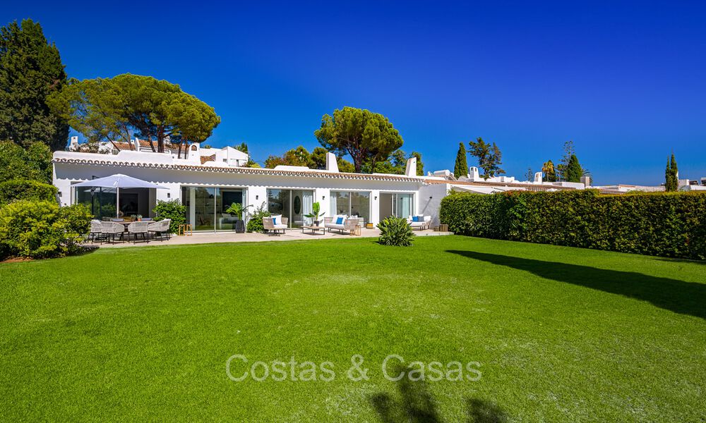 Villa mediterránea de una sola planta en venta junto al campo de golf Aloha en Nueva Andalucía, Marbella 72820