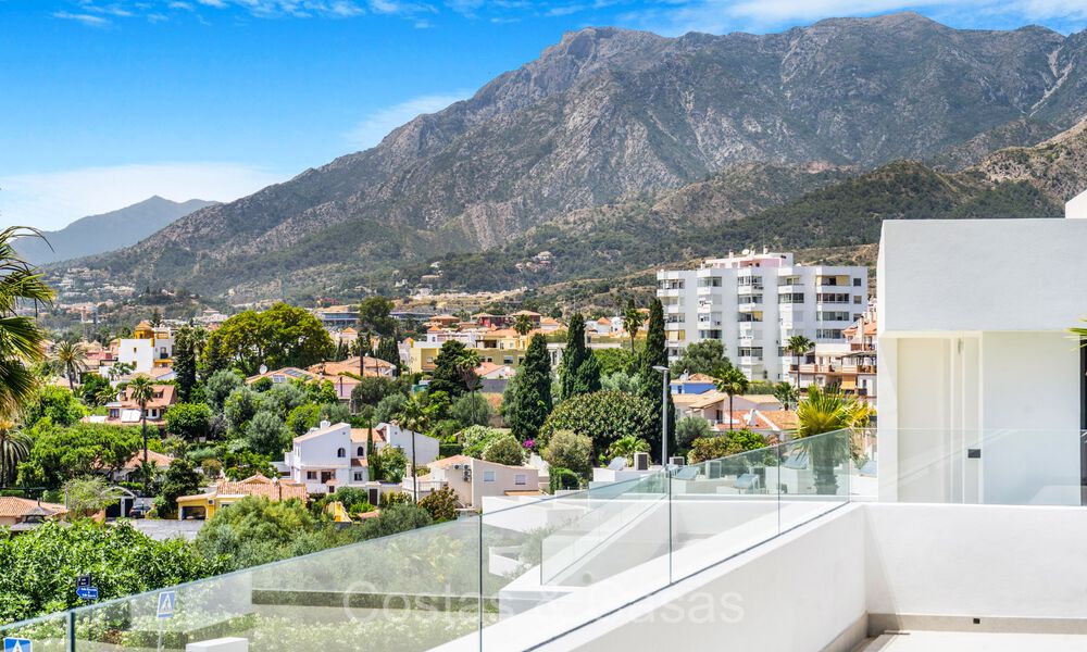 Lista para entrar a vivir, villa de lujo modernista en venta en Marbella Este 72784