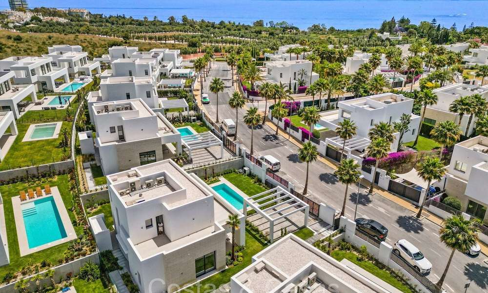 Lista para entrar a vivir, villa de lujo modernista en venta en Marbella Este 72790