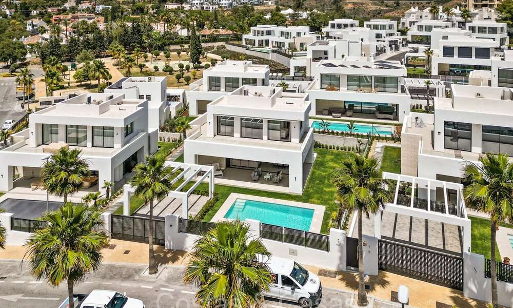 Lista para entrar a vivir, villa de lujo modernista en venta en Marbella Este 72791