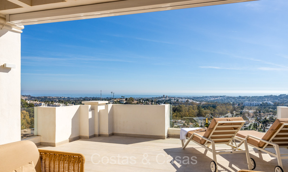 Lujoso apartamento en venta con vistas panorámicas al mar en un complejo boutique en Nueva Andalucía, Marbella 72907