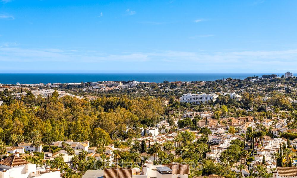 Lujoso apartamento en venta con vistas panorámicas al mar en un complejo boutique en Nueva Andalucía, Marbella 72918