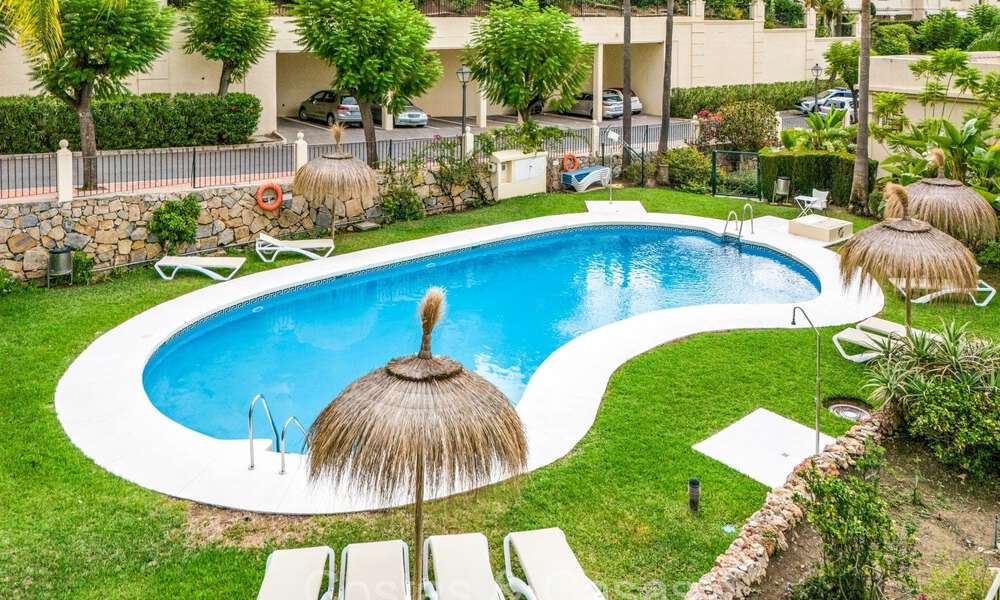 Casa lista para entrar a vivir con un amplio solárium en venta en una comunidad cerrada en La Quinta, Benahavis - Marbella 72982