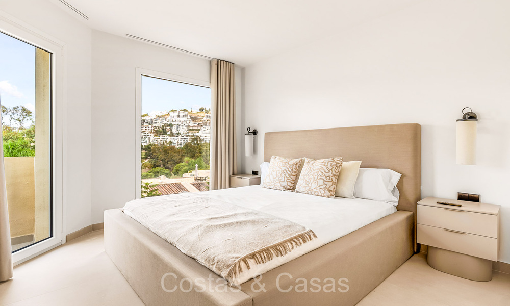 Casa lista para entrar a vivir con un amplio solárium en venta en una comunidad cerrada en La Quinta, Benahavis - Marbella 72996