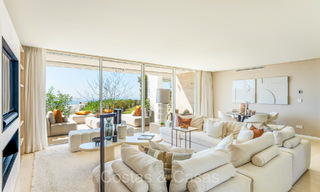 Listo para entrar a vivir, apartamento modernista con jardín y vistas al mar en venta, a poca distancia en coche del centro de Marbella 72884 