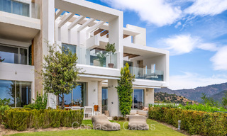 Listo para entrar a vivir, apartamento modernista con jardín y vistas al mar en venta, a poca distancia en coche del centro de Marbella 72888 