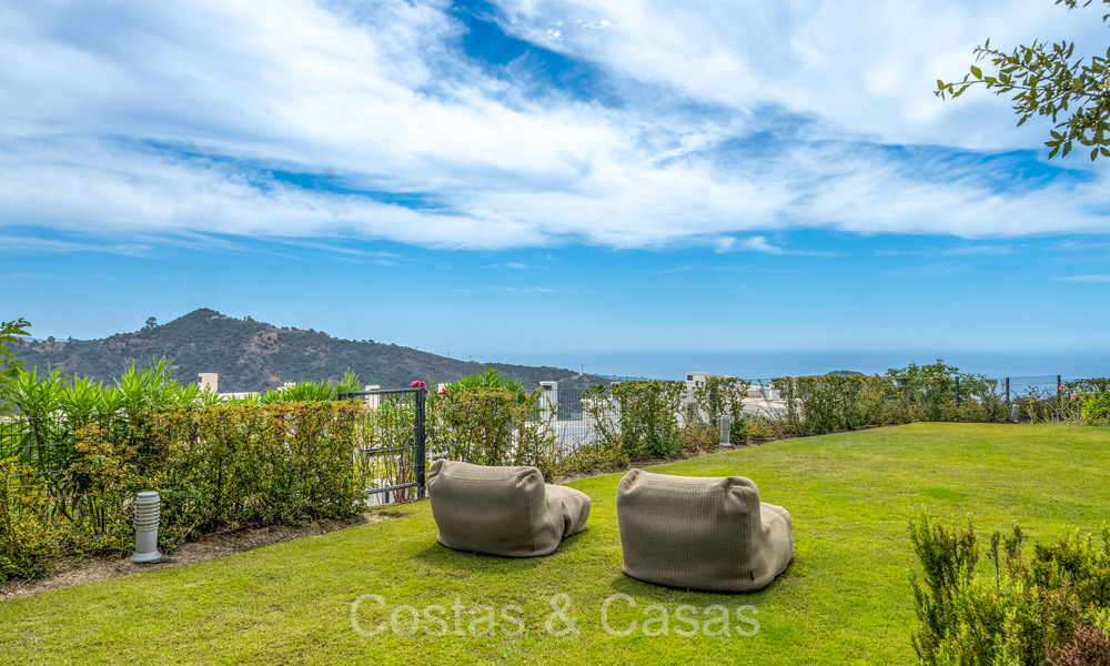 Listo para entrar a vivir, apartamento modernista con jardín y vistas al mar en venta, a poca distancia en coche del centro de Marbella 72889