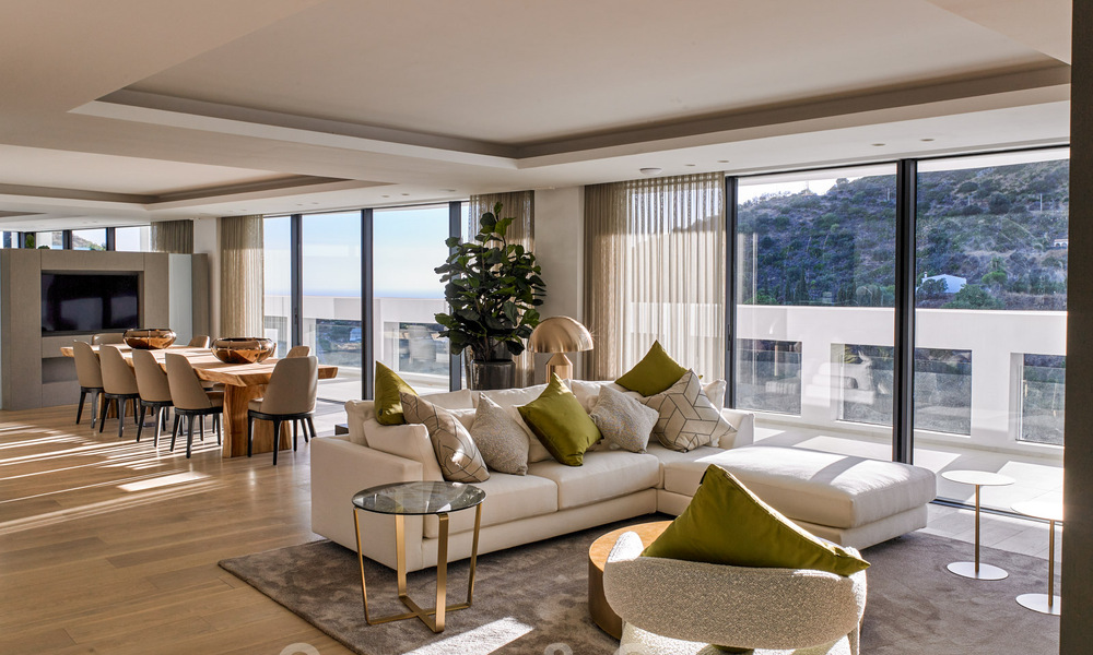 Listo para entrar a vivir, apartamento modernista con jardín y vistas al mar en venta, a poca distancia en coche del centro de Marbella 72898