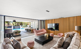 Amplia villa de lujo en venta rodeada de exuberante vegetación al este del centro de Marbella 73066 