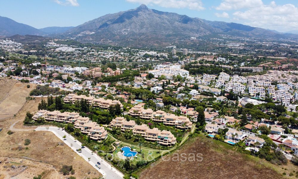 Apartamento en venta a poca distancia de Puerto Banús y la playa en Nueva Andalucía, Marbella 73076