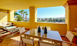 Apartamento en venta a poca distancia de Puerto Banús y la playa en Nueva Andalucía, Marbella 73089 