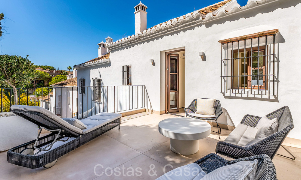 Prestigiosa casa adosada en venta en una exclusiva urbanización 'estilo pueblo' en la Milla de Oro de Marbella 73204