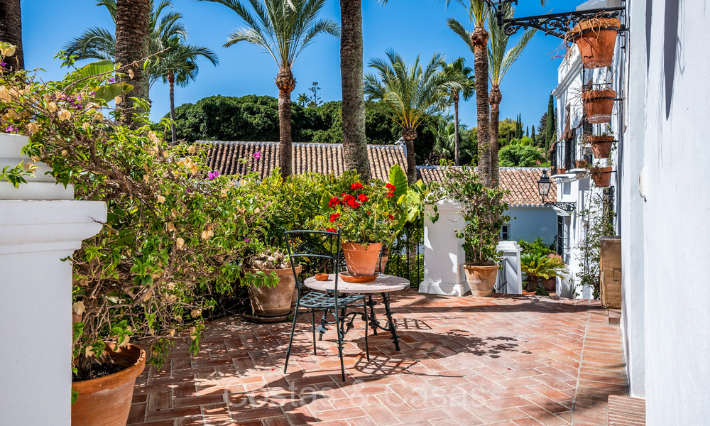 Prestigiosa casa adosada en venta en una exclusiva urbanización 'estilo pueblo' en la Milla de Oro de Marbella 73208