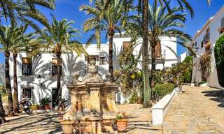 Prestigiosa casa adosada en venta en una exclusiva urbanización 'estilo pueblo' en la Milla de Oro de Marbella 73312 