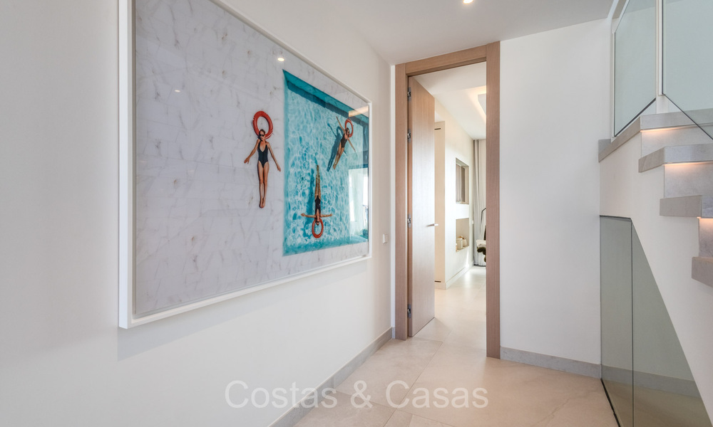 Casa de lujo sofisticada y minimalista en venta en un prestigioso complejo en Nueva Andalucía, Marbella 73141