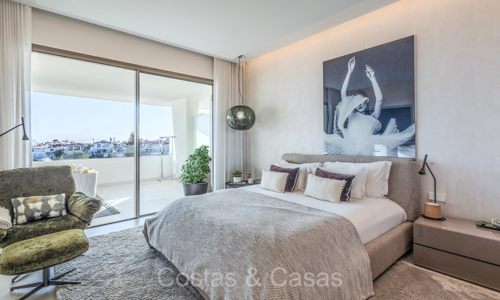 Casa de lujo sofisticada y minimalista en venta en un prestigioso complejo en Nueva Andalucía, Marbella 73142