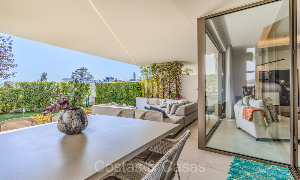 Casa de lujo sofisticada y minimalista en venta en un prestigioso complejo en Nueva Andalucía, Marbella 73151